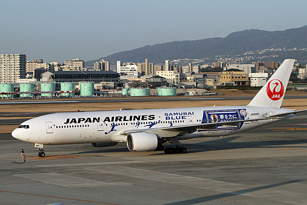 JAL B777-200 JA8985