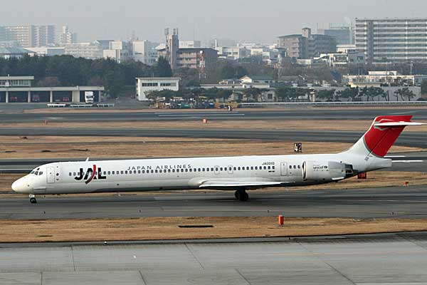 JAL MD-90 JA001D