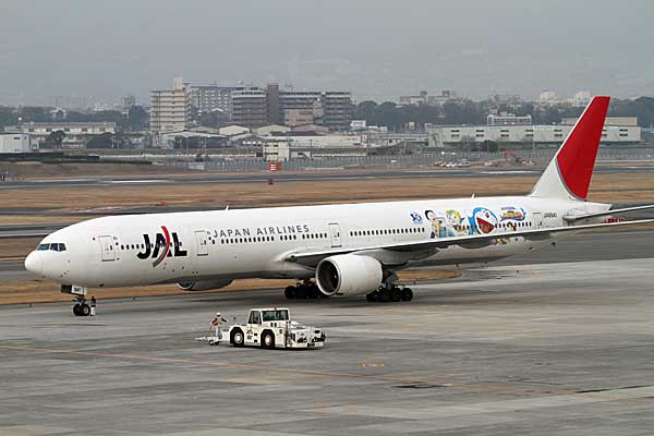 JAL B777-300 JA8941