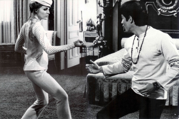 Sharon Tate, with Bruce Lee_b