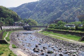 旧東海道：箱根湯本付近の早川下流方面の様子